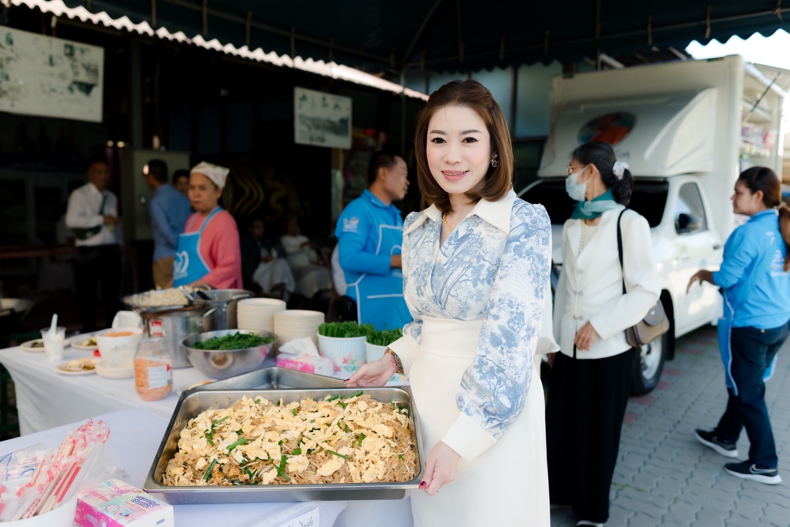 บทอธิษฐานการแจกทานอาหารและน้ำเพื่อสร้างบารมี